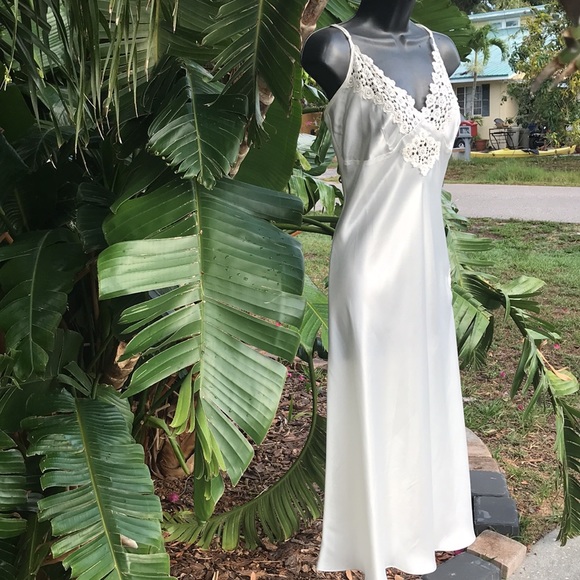 Lace and satin slip dress or nightgown. - Picture 7 of 12